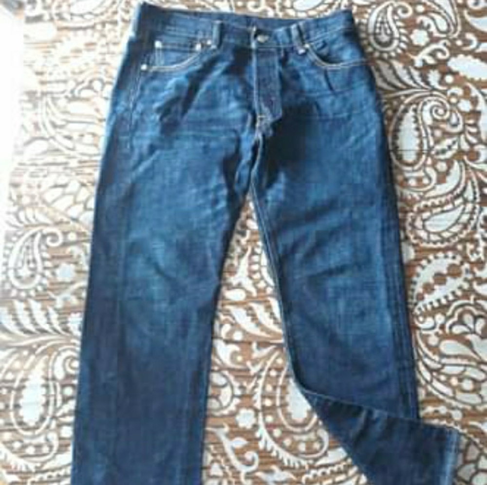Levi's - Picture 2 of 4